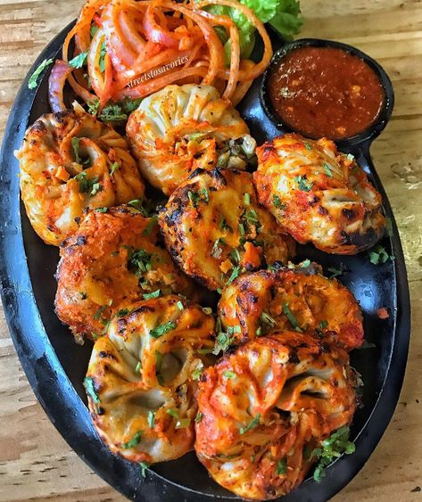 Tandoori Momos Recipe, Momos Aesthetic, Fried Momos, Momo Food, Sizzler Recipes, Indian Fast Food, Momos Recipe, Healthy Food Quotes, Hand Food