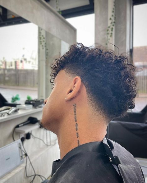 Low Fade Long Curly Hair Men, Medium Taper Fade Curly Hair, Wavy Hair Men Haircut Fade, V Curly Haircut, Burst Fade With Curly Hair, Mens Curly Haircuts Fade, Mens Curly Hair Fade, Short Curly Tapered Haircut, Low Taper Fade Curly Hair Men