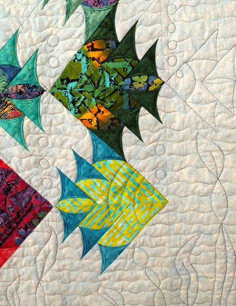 One Fish Two Fish PDF Quilt Pattern - Etsy Canada Cathedral Quilts, Fishing Quilt, Fish Quilt Pattern, Beach Quilts, Stencils Ideas, Quilt Animals, Quilt Layouts, Custom Quilting, Bird Template