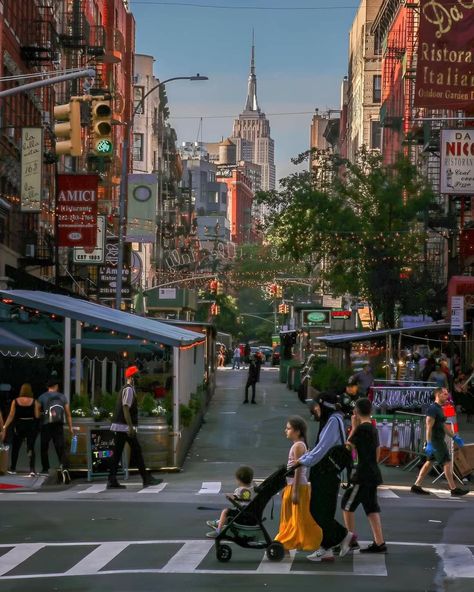 Little Italy, NYC 🇮🇹✨🗽  📸: [instagram /newyorkcitykopp] Big Apple New York, Little Italy Nyc, Catching Flights, Greenpoint Brooklyn, City Lights At Night, Nyc Instagram, Nyc Summer, Nyc Aesthetic, Nyc Life