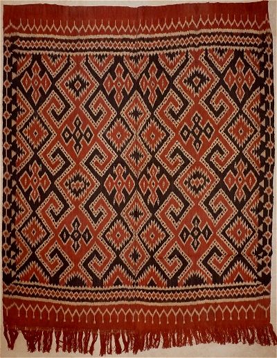 Ikat from Toraja, Sulawesi, Indonesia Indonesian Textiles, Asian Textiles, Tenun Ikat, Indonesian Art, Indonesian Batik, Batik Pattern, Ikat Design, Ikat Pattern, Traditional Fabric