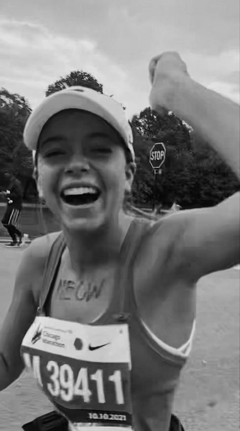 Running Aesthetic Half Marathon, Runner Asethic, Vision Board Ideas Running, Vision Board Marathon, 5k Run Aesthetic, Marathon Vision Board, Marathon Aesthetic Girl, Laufen Aesthetic, Running Marathon Aesthetic