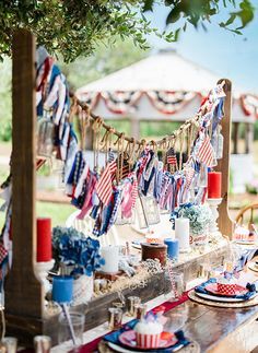 Centerpiece With Flowers, Garland Centerpiece, Vintage Inspired Room, Decorative Garland, Wooden Centerpieces, 4th July Crafts, Fourth Of July Food, Celebrate Good Times, Modern Christmas Decor