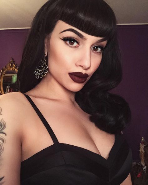 Ver esta foto do Instagram de @marinaandthesummerday • 5,779 curtidas Cabelo Pin Up, Rockabilly Hair, Dark Lipstick, Modern Haircuts, Pin Up Hair, Long Hair With Bangs, Retro Hairstyles, Jeffree Star, Grunge Hair