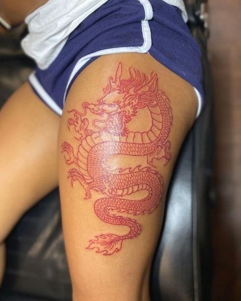 ᴘɪɴ : @ʙʀᴏᴡɴᴍᴀʟᴋɪᴀ #smalltattoo #tattooideas Dragon Thigh Tattoo, Tattoo Pierna, Cute Thigh Tattoos, Girl Thigh Tattoos, Red Dragon Tattoo, Hip Thigh Tattoos, Cute Hand Tattoos, Dragon Tattoo For Women, Tasteful Tattoos