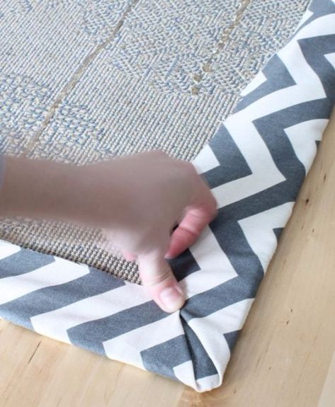 DIY Ideas With Carpet Scraps - Carpet Floor Cloth - Cool Crafts To Make With Old Carpet Remnants - Cheap Do It Yourself Gifts and Home Decor on A Budget - Creative But Cheap Ideas for Decorating Your House and Room - Painted, No Sew and Creative Arts and Craft Projects http://diyjoy.com/diy-ideas-carpet-scraps Leftover Carpet, Decorating Food, Carpet Remnants, Floor Cloth, Diy Carpet, Old Rug, A Rug, Diy Rug, Rag Rug