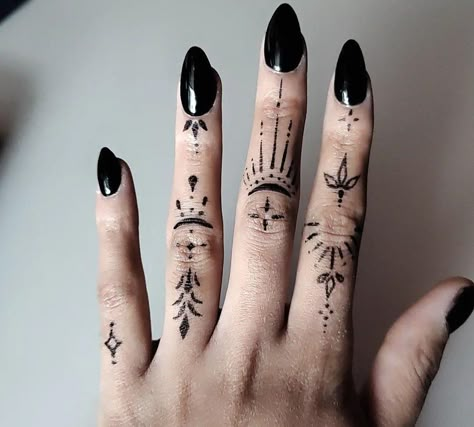 Planchette Finger Tattoo, Hand Tattoos For Women Witch, Tarot Finger Tattoo, Ornate Finger Tattoos, Finger Adornment Tattoo, Big Finger Tattoos, Moon Phases Finger Tattoo, Finger Dots Tattoo, Hand Knuckle Tattoo