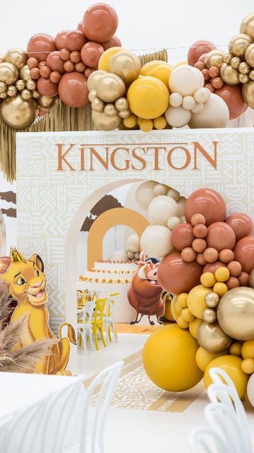 Lion King Balloon Decorations, Simba Theme Birthday Party, Lion King Theme Party 1st Birthdays, King Baby Shower Theme, Simba Birthday Party Ideas, Lion King 1st Birthday Party, Lion King Centerpieces, Disney Theme Birthday Party, Lion King Baby Shower Ideas