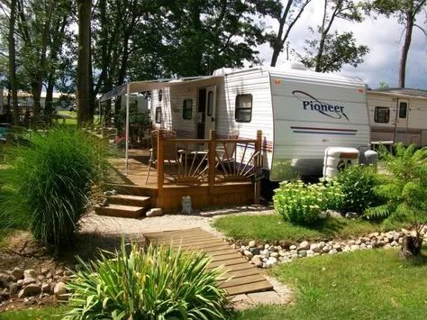 deck ideas camper ground level Campsite Landscaping, Deck Ideas For Campers, Deck Upgrades, Camper Porch, Seasonal Campsite, Rv Decks, Camper Deck, Rv Deck, Campsite Decorating