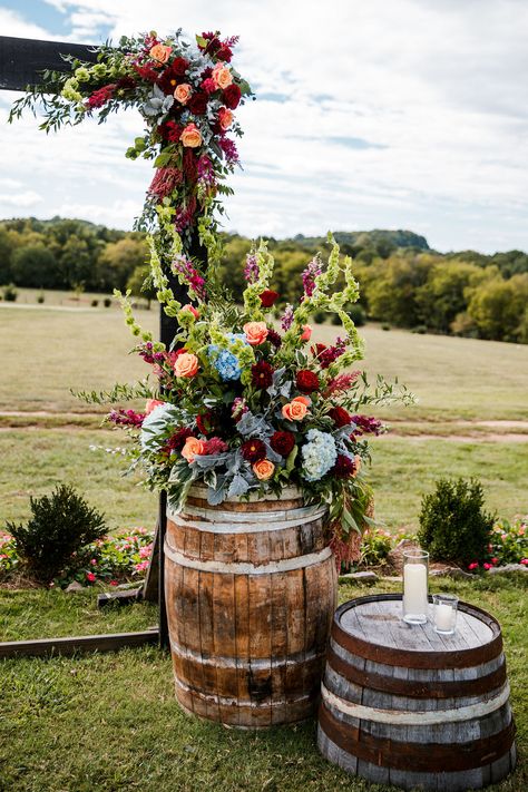 Nashville, Wedding Cakes, Happy End, Portugal Wedding, Wooden Barrel, Arbor, Bride Groom, Wedding Table, Destination Wedding