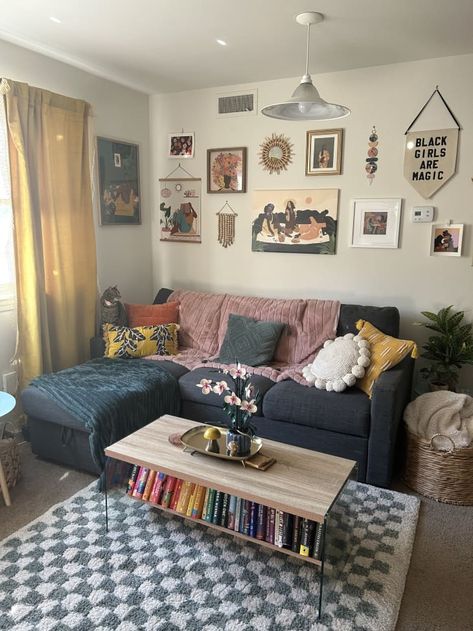 Room 2023, Apartment Decorating Living, Apartment Vibes, College House, Cute Apartment, Dream Future, Dream Apartment Decor, Small Apartment Living Room, Tower House