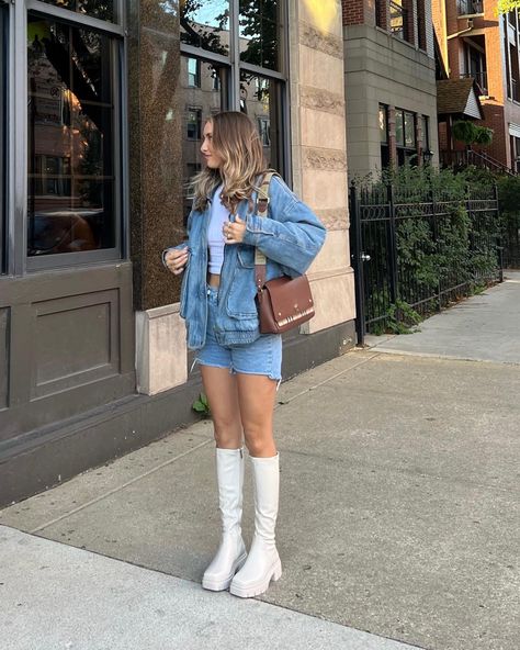 Denim Skirt Cream Boots, White Chunky Boots Jeans, Knew High White Boots Outfit, Beige Boots Fall Outfit, White Boots Spring Outfit, White Platform Knee High Boots, Calve High Boots Outfit, Outfits With White Boots Summer, Style White Knee High Boots