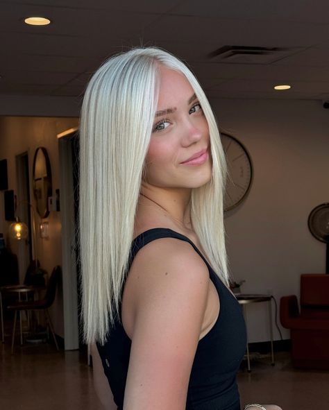 A moment for my client because she is GLOWING ⚡️⭐️ - - - @redkenpro @redken @k18hair @framar Cool Blonde Tone, Winter Blonde Hair, Winter Blonde, Blonde Lob, Brown Curls, Ice Blonde, Soft Blonde, Face Framing Bangs, Blonde Layers