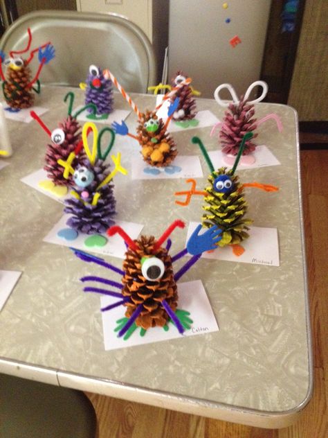 Pine cone Monsters Pine Cones Preschool, Pine Cone Crafts For Preschoolers, Pine Cone Crafts Preschool, Pine Cone Crafts For Toddlers, Mini Pinecone Crafts Ideas, Pine Cone Halloween Craft, Pine Cone Crafts Fall, Pine Cone Crafts For Kids, Pinecone Crafts Kids