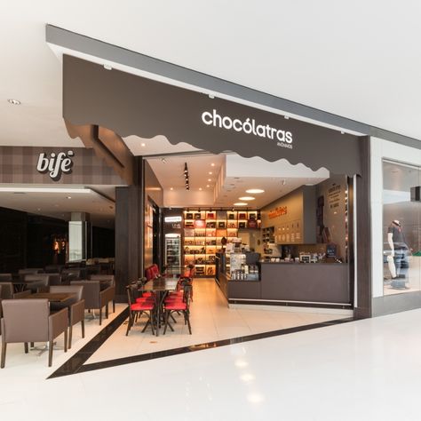 Chocólatras Store by Studio Cinque at Barra Shopping Mall, Porto Alegre – Brazil » Retail Design Blog Chocolate Shop Interior Design, Chocolate Shop Design, Chocolate Furniture, Chocolate Store Design, Chocolatier Shop, Artisanal Chocolate, Chocolate Store, Chocolate Shops, Opening A Cafe