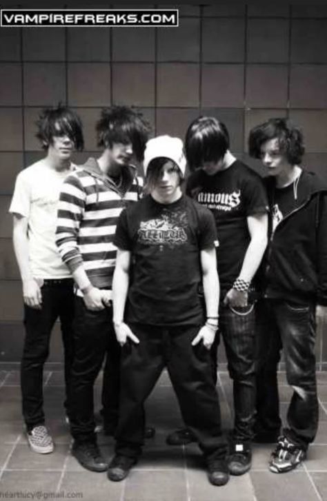 Myspace Emo, Medium Scene Hairstyles, Senses Fail, Long Scene Hair, Post Hardcore Bands, Men's Emo Style, Scene Outfits, Emo Music, Emo Kid