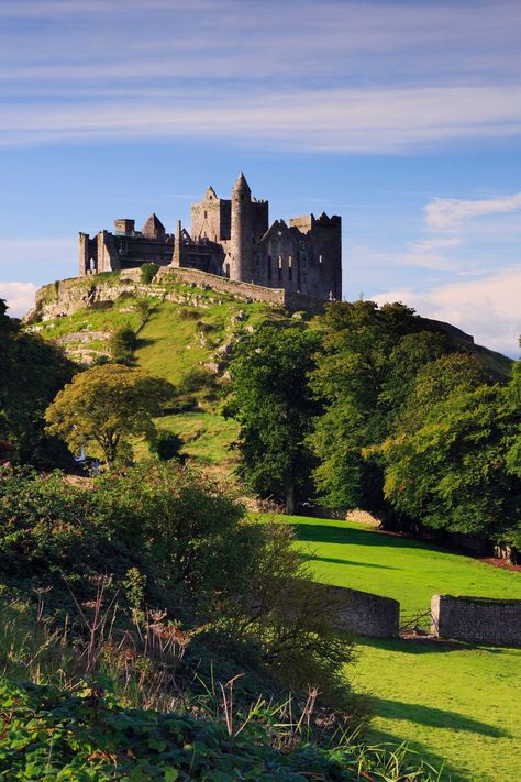 Castle In Ireland, Ireland Countryside Landscapes, Ireland Countryside Aesthetic, South Ireland, Ireland Scenery, Medieval Ireland, Ireland Nature, Ireland Countryside, Medieval Monastery