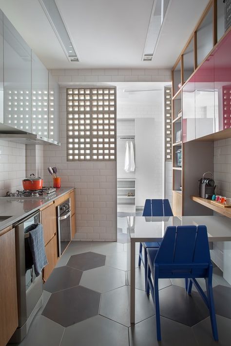 https://ombiaombia.wordpress.com/2019/02/18/tiny-living-260/ Ventilation Block, Kitchen Ventilation, Minimal Kitchen, Minimal House Design, Minimal Home, Tiny Living, Open Kitchen, Simple House, Small Kitchen