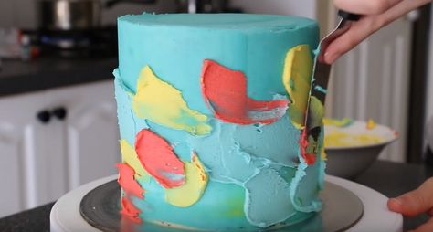 Smear Frosting on a Cake and Spin to Make the Coolest Design - Crafty Morning Smear Cake Frosting, Smear Icing Cake, Banana Split Icebox Cake Recipe, Smear Cake, Cake Frosting Designs, Best Buttercream Frosting, 11 Birthday, Icebox Cake Recipes, Best Buttercream