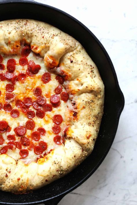 Deep Dish Stuffed Crust Cast Iron Pizza - A Beautiful Mess Cast Iron Pan Pizza, Cast Iron Skillet Pizza, Stuffed Crust Pizza, Iron Ideas, Sourdough Breads, Stevia Recipes, Cast Iron Pizza, Quick Pasta Dishes, Stuffed Crust