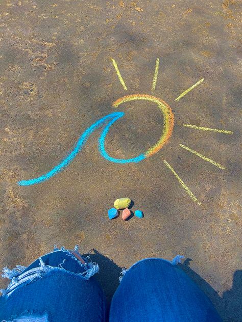 Things To Draw With Chalk Outside, What To Draw With Chalk Outside, Cute Side Walk Chalk Ideas, Driveway Chalk, Easy Side Walk Chalk Art For Kids, Summer Chalk Art Side Walk, Fun Chalk Art, Easy Things To Draw, Chalk Ideas