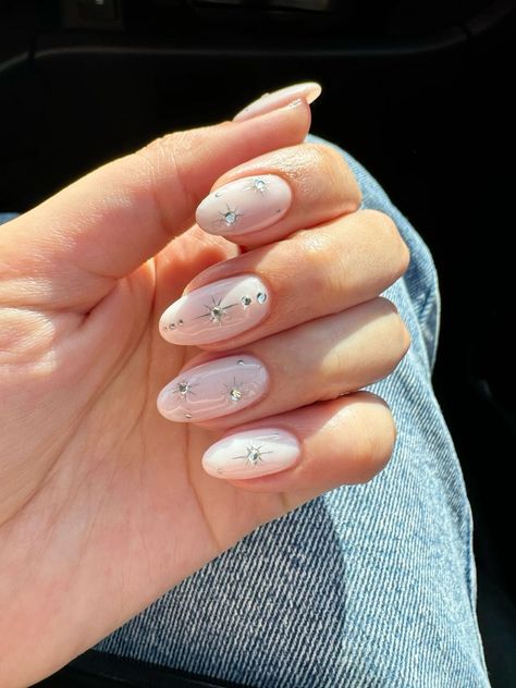 nailinsponails aesthetic minimalistnails nailart Birthday Nail Almond, Taylor Swift Concert Nail Ideas, Folklore Inspired Nails, White Detail Nails, Nail Design With Pearls, Cute Simple Nails Acrylic, Almond Nails Minimalist, Acyrilics Nails Ideas, Almomd Nails