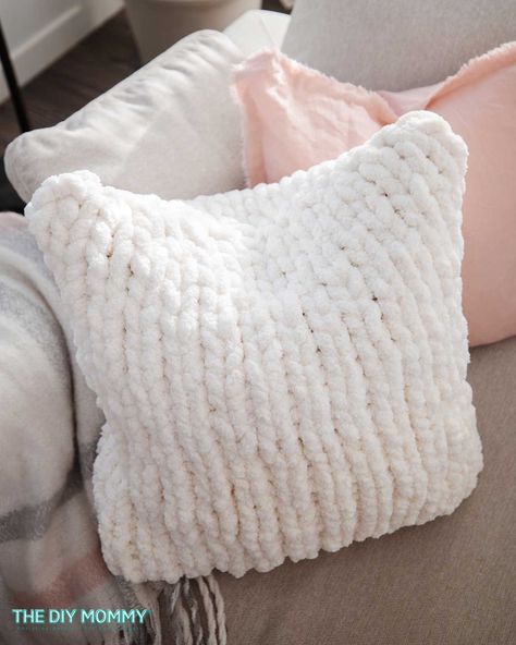 How to Knit a Chunky Pillow for Beginners: No Needles Required! | The DIY Mommy Fabric Crafts For Christmas, Hand Knit Chunky Pillow, Crochet Pillow Patterns Free Chunky Yarn, Chunky Knit Animals, How To Hand Knit A Chunky Blanket, Thick Yarn Projects, Chunky Yarn Projects, Arm Knitting Blanket Diy, Chunky Pillow