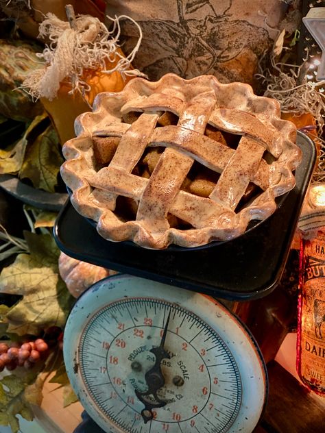 Craft with Me as I show you how to DIY your very own primitive country style faux mini apple pies for your fall home decor.... and it's way easier than you may think! "Fake bake" crafts like this one, are perfect for decorating your kitchen and dining room areas! #fakebake #fauxfood #fauxpie #primitivecountrydecorating #primitive #countrydecor #craft #craftideas #falldecorideas #falldecor #falldecorideasforthehome #fallcraft #pie #applepie Prim Fall Decor, Fake Pies How To Make, Diy Faux Pie, Faux Pies Diy, Diy Fake Pie, Pie Plate Crafts, Faux Apple Pie, Hot Humble Pie Crafts, Primative Decor Diy Primitive Crafts