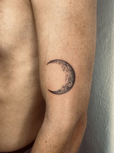 Moon tatto Small Moon Tattoo Men, Moon Cycle Tattoo Arm, Moon Tattoo On Ankle, Moon Tattoo Men, Crescent Tattoo, Moon Cycle Tattoo, Thigh Tattoo Men, Half Moon Tattoo, Luna Tattoo