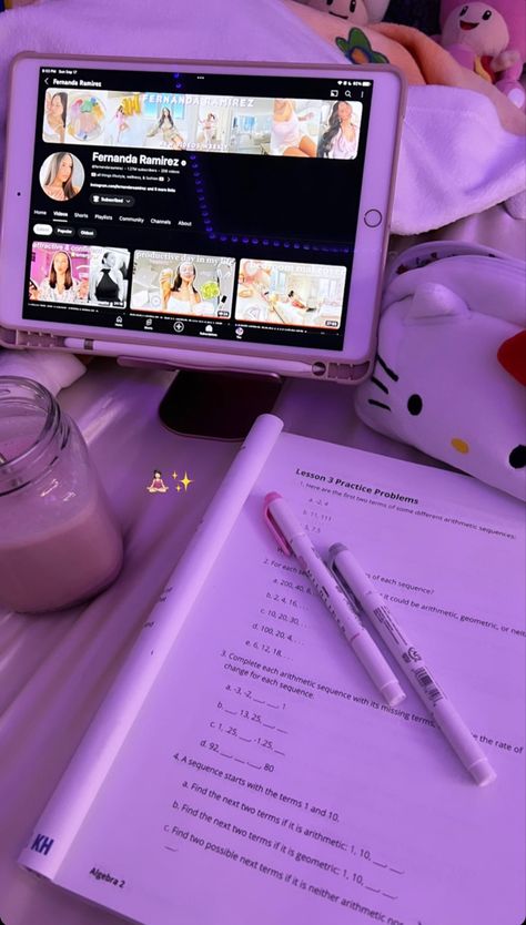 School Chromebook Aesthetic, Clean Desk Ideas, Testing Aesthetic, Study Time Table, Study Girl, Studera Motivation, Study Vibes, School Goals, Romanticizing School