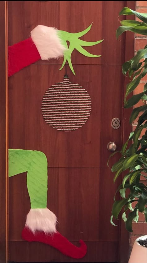 Grinch Door, Door Decorations Classroom Christmas, Diy Christmas Door, Christmas Door Decorating Contest, Christmas Classroom Door, Christmas History, Door Decorating Contest, Grinch Christmas Decorations, Front Porch Christmas Decor Ideas