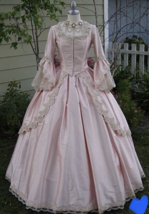 Victorian Dresses, Gothic Victorian Dresses, Istoria Modei, Gaun Abad Pertengahan, Southern Belle Dress, Antoinette Dress, Old Dress, Period Dress, Old Fashion Dresses