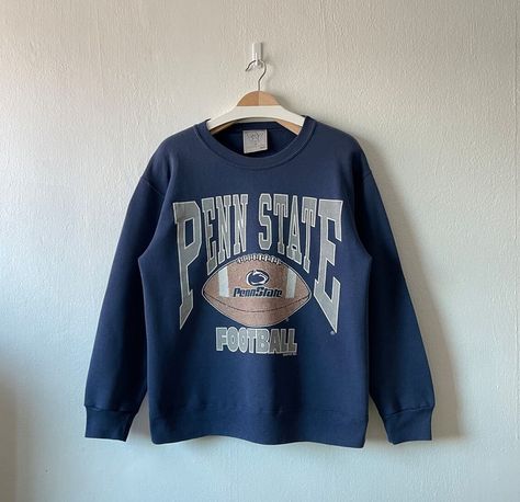 Vintage 90s Penn State University Football Crewneck Sweatshirt State Crewneck, Penn State University, 90s Sweatshirt, Football Sweatshirt, College Sweatshirt, Sweatshirt Vintage, Oversized Style, Penn State, Sweatshirt Designs