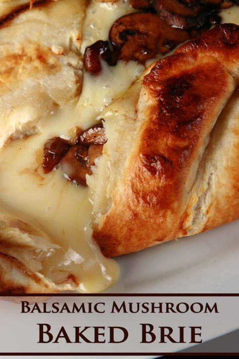 Mushroom Baked Brie, Brie En Croute Recipe, Cream Cheese Dough, Balsamic Mushroom, Baked Brie Cheese, Brie Cheese Recipes, Cheese Dough, Baked Brie Recipe, Brie En Croute