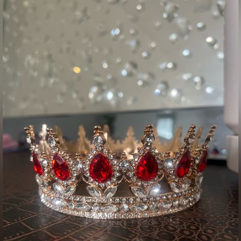 Red And Gold Tiara Red Crowns, Black Red And Gold Quinceanera, Red Quince Theme Tiara, Red And Gold Birthday Theme, Red Quince Decor, Red Quince Crown, Red Quinceanera Crowns, Red Tiara, Red Crown For Quinceanera