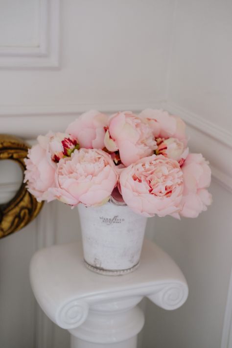 Peony Floral Arrangements, Floral Arrangement Ideas, Colorful Farmhouse, Flower Poem, Life Alert, Peony Arrangement, Faux Flower Bouquets, Fake Hydrangeas, Artificial Peonies