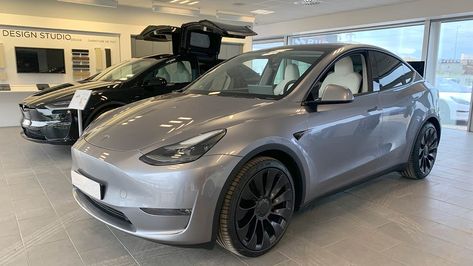 Tesla Model Y Quicksilver Color in a Tesla Showroom in Europe. Quicksilver Wallpaper, Tesla Model Y Performance, Tesla Suv, Tesla Y, Electric Suv, European Market, Tuk Tuk, Car Carrier, Tesla Motors