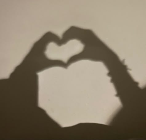 Half Heart Hand Aesthetic, Profile Picture Heart, Heart Hands Aesthetic, Finger Heart Aesthetic, Heart Shadow, Hand Shadows, Finger Heart, Shadow Pictures, Pfp Ideas