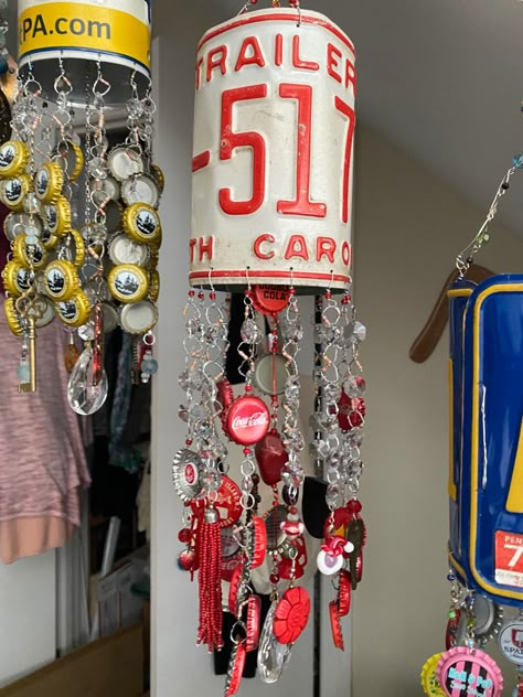 North Carolina License plate and Found object Wind Chime: contains vintage liscence plate, buttons, beads, bottle caps, earrings, necklaces and crystals and electronic resistors Coke Bottle Caps Crafts, Bottle Cap Windchime, Things To Do With License Plates, Painted License Plate Ideas, License Plate Wind Chime, Bottle Tap Craft, Easy Shop Projects, Things To Make With Bottle Caps, Things To Do With Bottle Caps