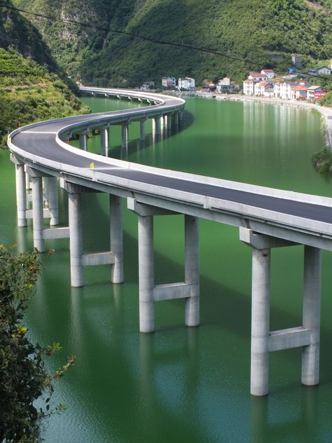 Most Beautiful Highways for Road Trips Photos | Architectural Digest Road Architecture, Guilin China, Into The Badlands, Beautiful Roads, Capitol Reef National Park, Travel Route, Guilin, Scenic Byway, Summer Trip