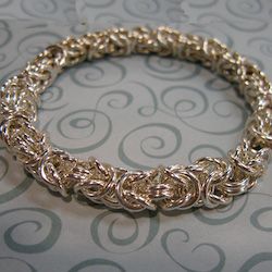 Byzantine Jump Ring Chain Chain Tutorial, Chainmaille Jewelry Patterns, Jump Ring Jewelry, Chainmaille Jewelry, Byzantine Chain, Tropical Jewelry, Chainmail Jewelry, Diamond Bar Necklace, Bijoux Fil Aluminium