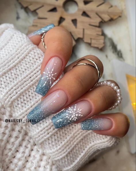 Snow Glitter Nails, Christmas Snow Nails, After Christmas Nails, Winter Nails Snow, Winter Glitter Nails, Cold Nails, Christmas Naildesign, Nailart Winter, Glitter Christmas Nails