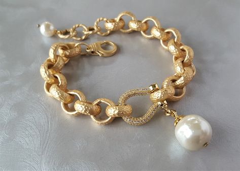 Baroque Pearl Bracelet, Pearl Chain Bracelet, Chunky Gold Bracelet, Pearl Bracelet Jewelry, Sports Jewelry, Baroque Pearl Necklace, Clasp Bracelet, Dope Jewelry, Chunky Jewelry