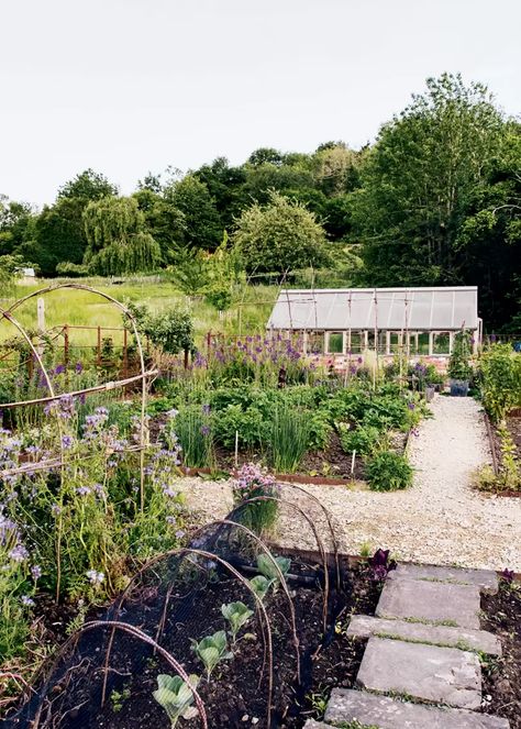 Potager Garden, Garden Designer, Farmhouse Garden, Veg Garden, Vegetable Garden Design, Natural Garden, Garden Layout, House Garden, Veggie Garden