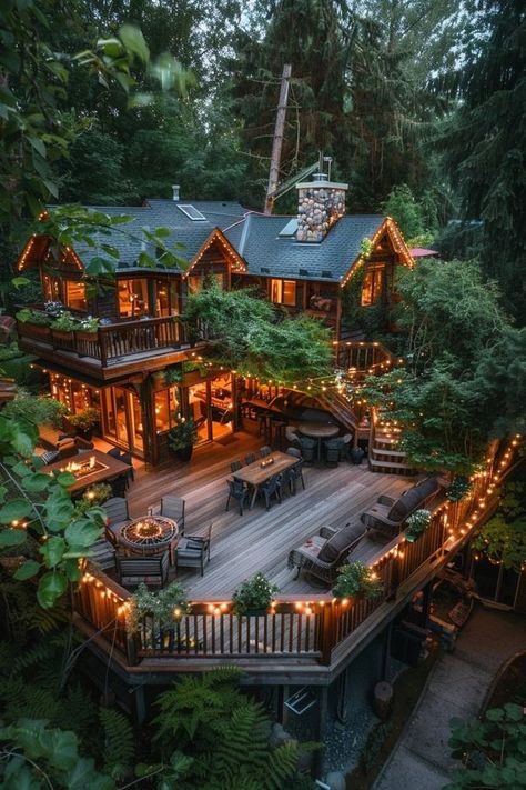 Lodge House Exterior, Luxury Cabins Mountain Dream Homes, Cozy House In The Woods, Dream House Forest, Mansion In The Woods, Woodland Mansion, Cabin On A Lake, Cottages In The Woods, Home In Forest