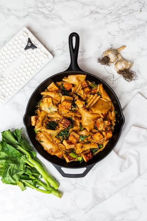 Broccoli Oyster Sauce, Vegan Pad See Ew, Protein Entrees, Pad See Ew Recipe, Vegan Fish Sauce, Wide Rice Noodles, Tofu Broccoli, Tofu Recipes Healthy, Chinese Broccoli