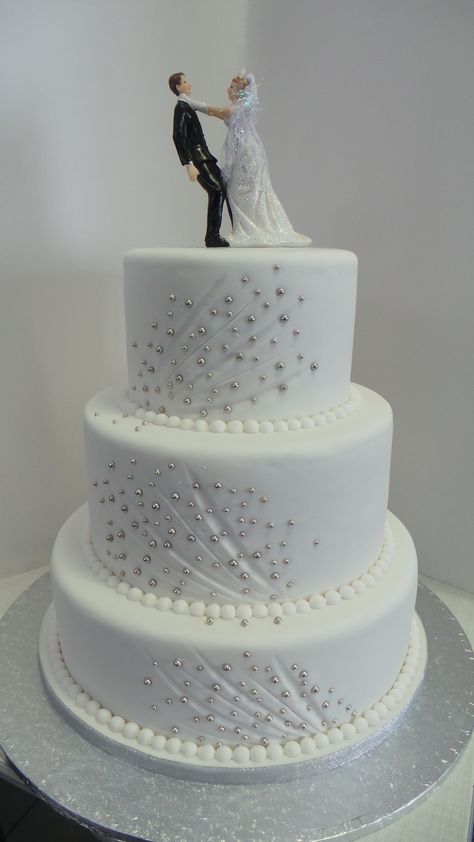 Wedding Cake Simple Elegant, Fancy Wedding Cakes, Fondant Cake Designs, 3 Tier Wedding Cakes, Fondant Wedding Cakes, Dream Wedding Cake, Wedding Anniversary Cake, Amazing Wedding Cakes, White Wedding Cakes