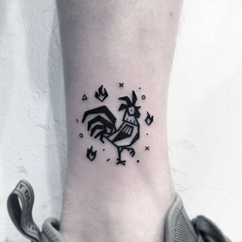 Hawaiian Rooster Tattoo, Roster Tattoos Small, Rooster Tattoo Small, Cute Chicken Tattoo Ideas, Small Rooster Tattoo, Rooster Tattoo For Women, Cute Chicken Tattoo, Chicken Tattoo Design, Chicken Tattoos For Women