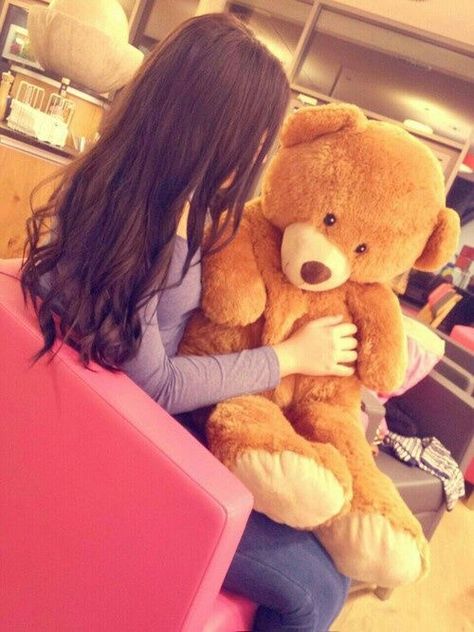 Teddy Pictures, Teddy Girl, Teddy Bear Girl, Teddy Bear Pictures, Bear Girl, Cute Backgrounds For Phones, Cute Teddy Bears, Girls Dp, Cute Poses