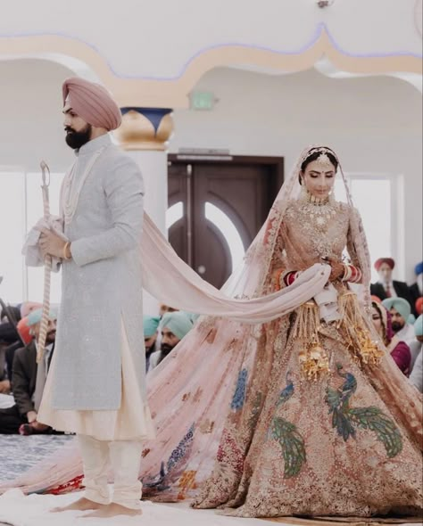 Punjabi Wedding Lavan, Sikh Wedding Dress Punjabi Bride, Sikh Bride Lengha, Punjabi Wedding Suit Bridal Sikh Bride, Punjabi Wedding Aesthetic, Punjabi Bridal Lengha, Anand Karaj Outfit, Punjabi Bridal Lehenga, Sikh Wedding Dress